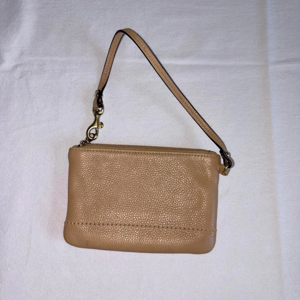 Coach Wristlet Pouch Tan Excellent Pebbled Leather Gold Logo Zip Top Small